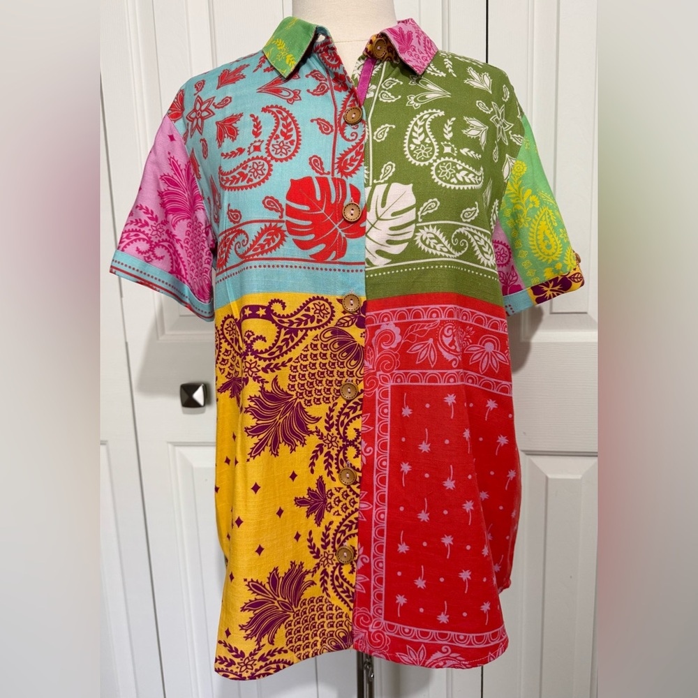 Tru Luxe Multicolor Short Sleeve Button Up Top Bandana Paisley Floral SZ M NWOT